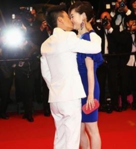 마롱에게 키스하는 왕바오창의 모습