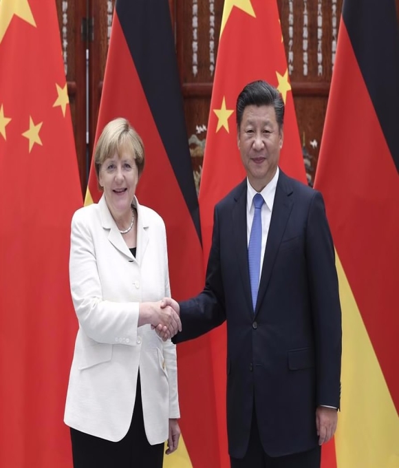 시진핑 중국 국가주석이 지난해 항저우에서 열린 G20정상회의에서 독일 총리 앙겔라 메르켈과 만났다.