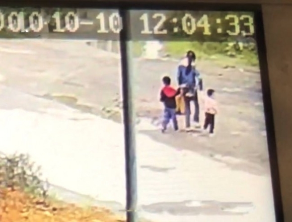 CCTV화면에 찍힌 일가족 세명의 생전 마지막 모습